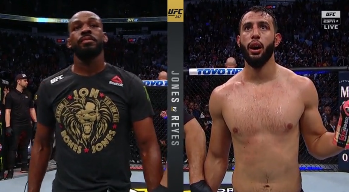 Jon Jones pokonuje Dominicka Reyesa